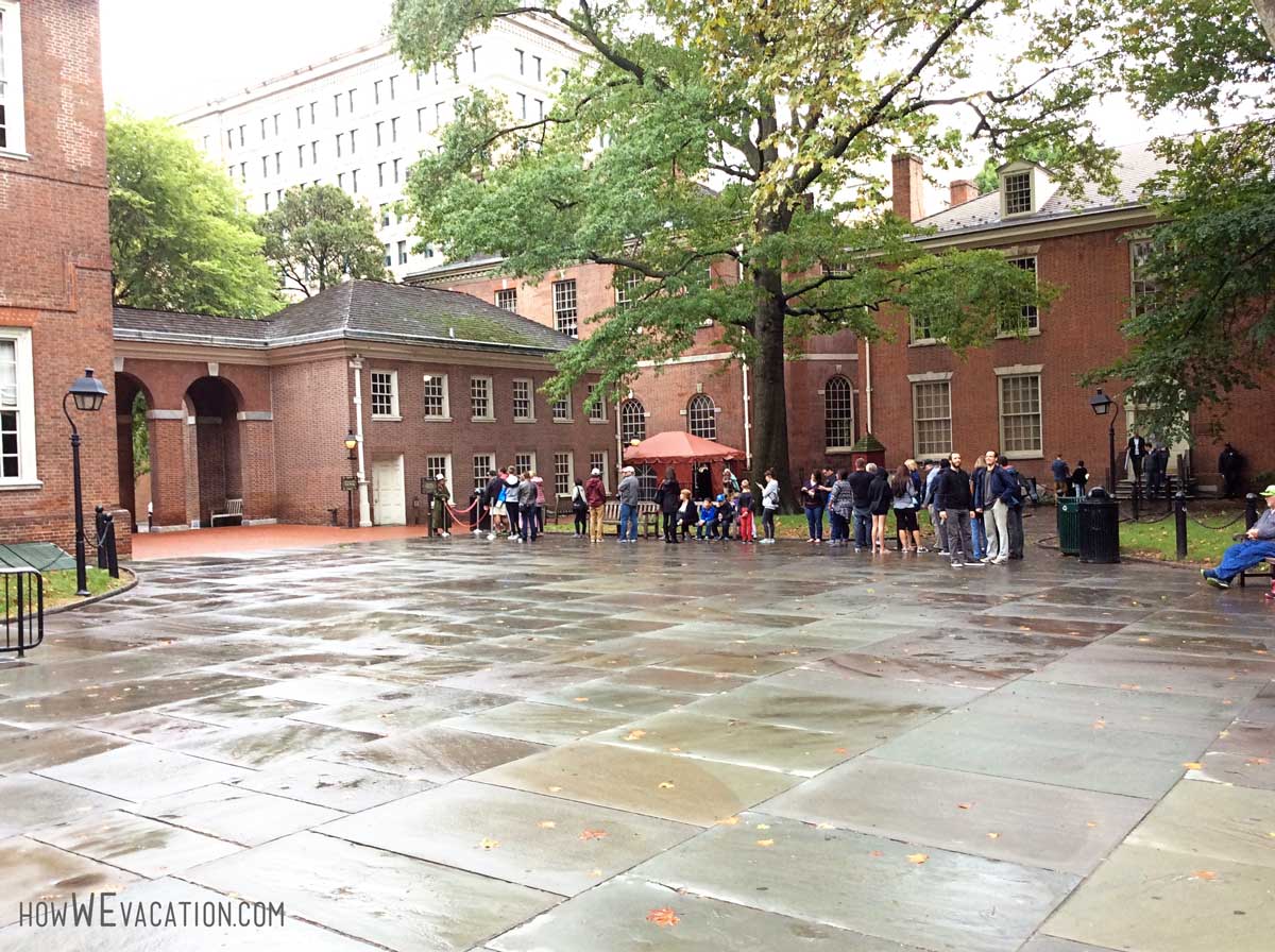 Line for tour of Independence Hall